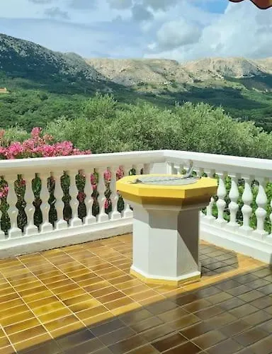 Daire Petra, Baska *